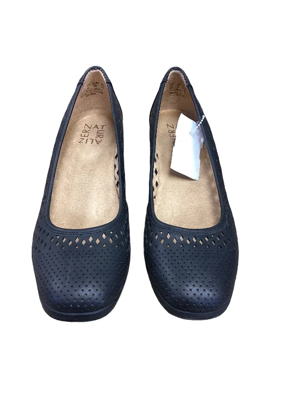 Black Shoes Flats Naturalizer, Size 6