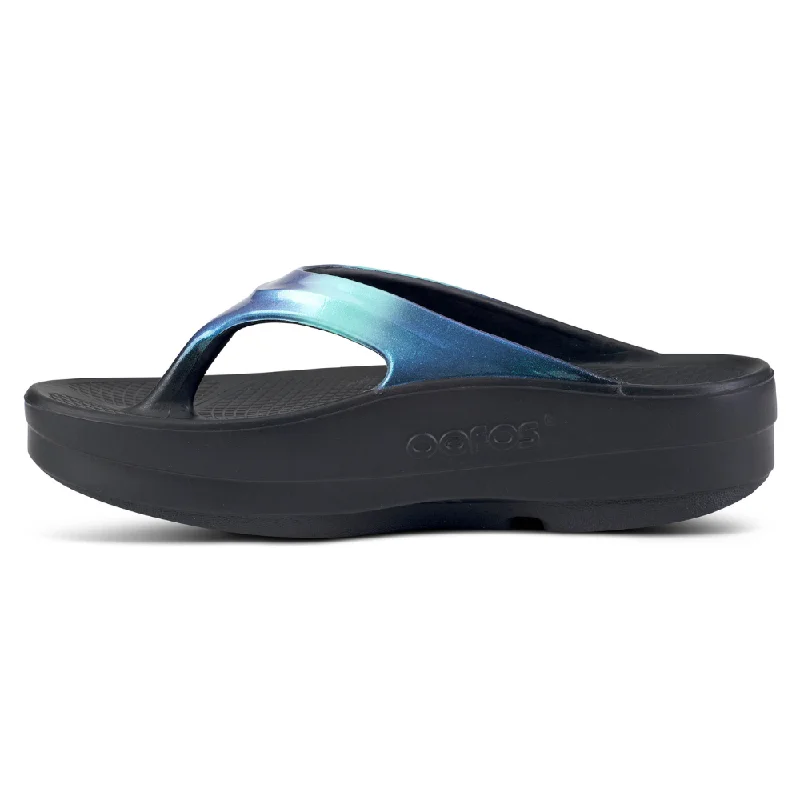 OOFOS OOmega OOlala Luxe Black Atlantis Sandal (Unisex)