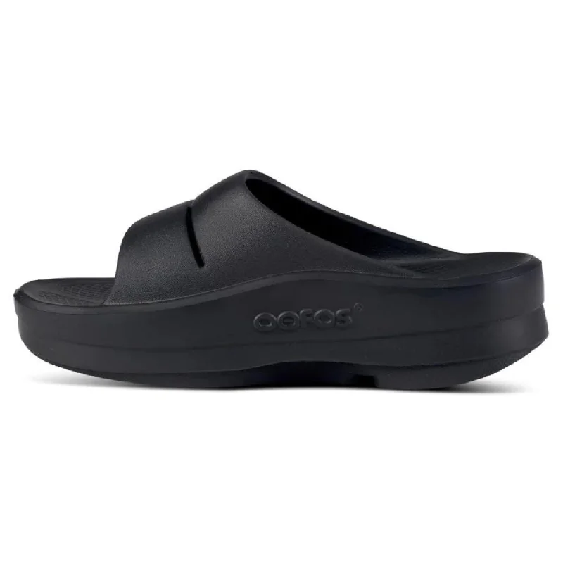 OOFOS OOmega OOahh Black Sandal (Unisex)