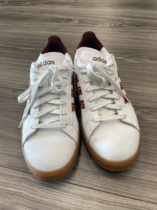 Shoes Sneakers By Adidas In White, Size: 9