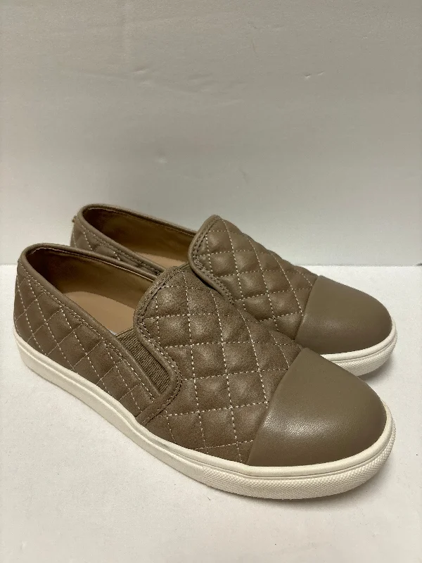 Taupe Shoes Flats Steve Madden, Size 7