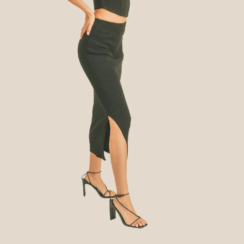 Fitted Knee Length Skirt (Black)