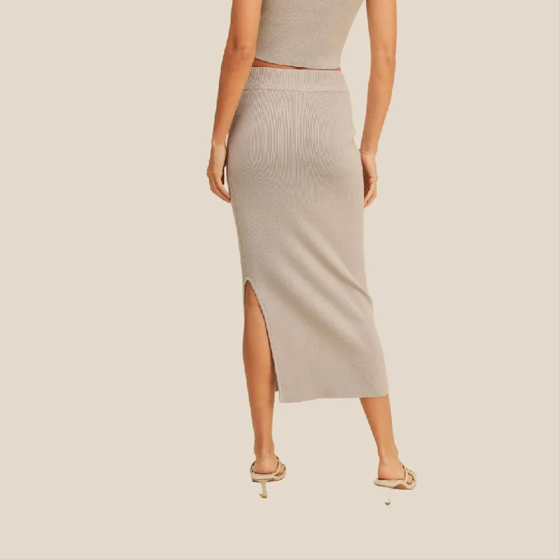 Fitted Knee Length Skirt (Pale Mauve)