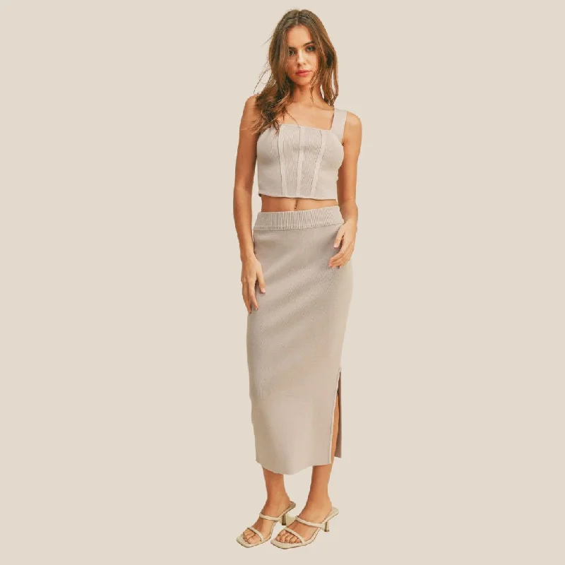 Fitted Knee Length Skirt (Pale Mauve)